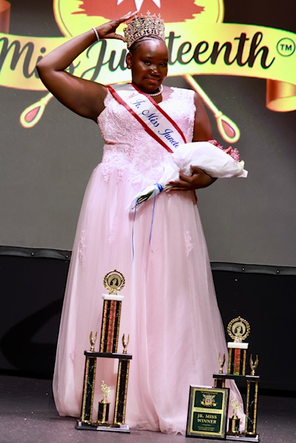 Syerra Thigpen, Jr. Miss Juneteenth USA 2026, wearing her crown and holding flowers